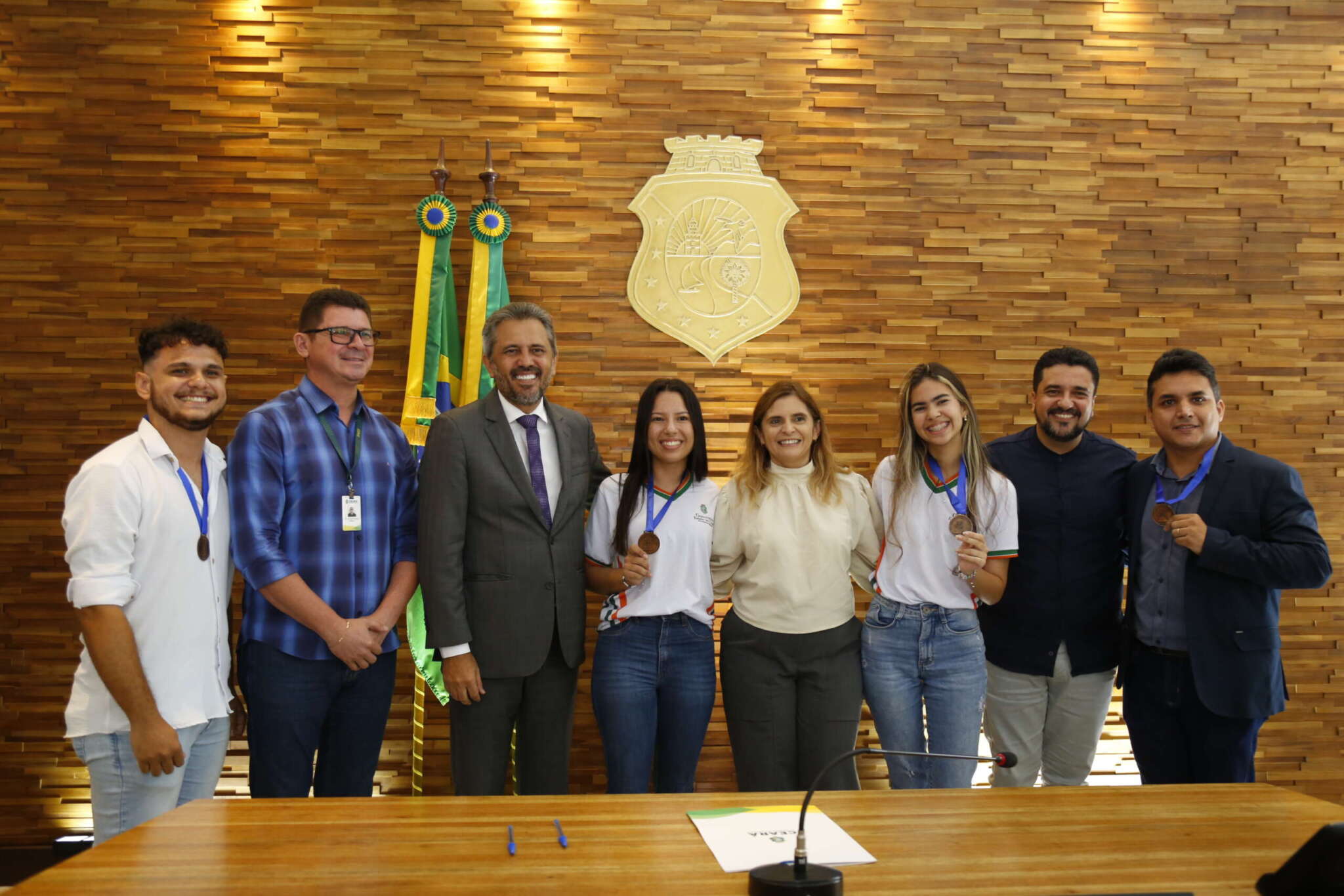 Governador recebe estudantes da rede estadual premiados na Febrace